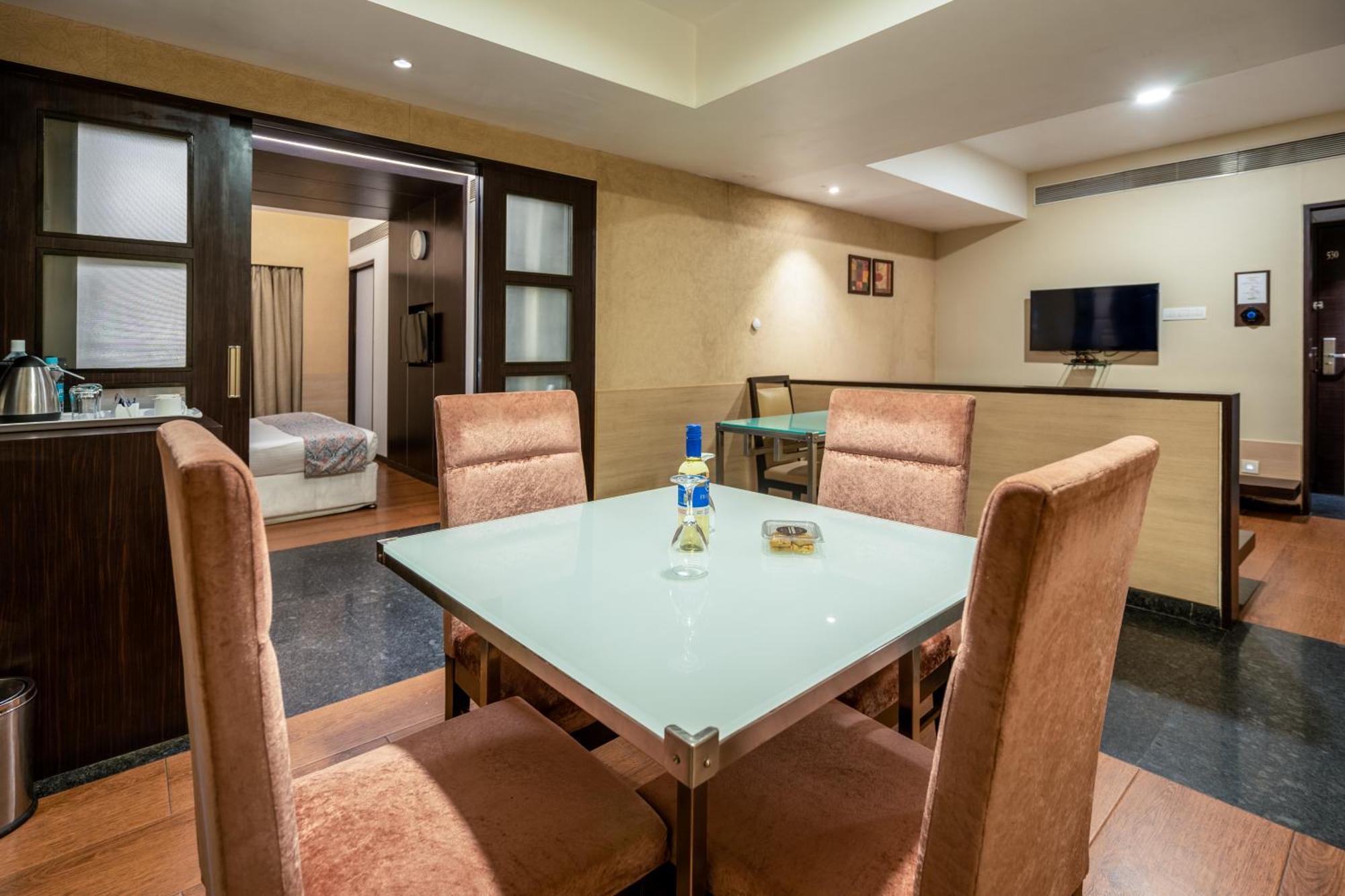 Gcc Hotel And Club Mira-Bhayandar Exterior foto