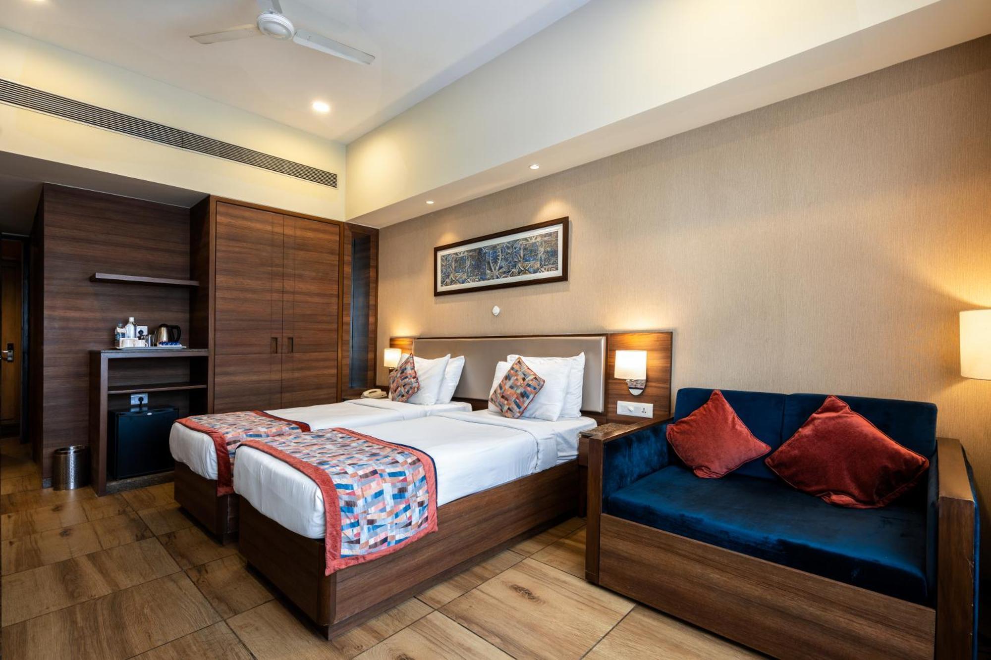 Gcc Hotel And Club Mira-Bhayandar Exterior foto