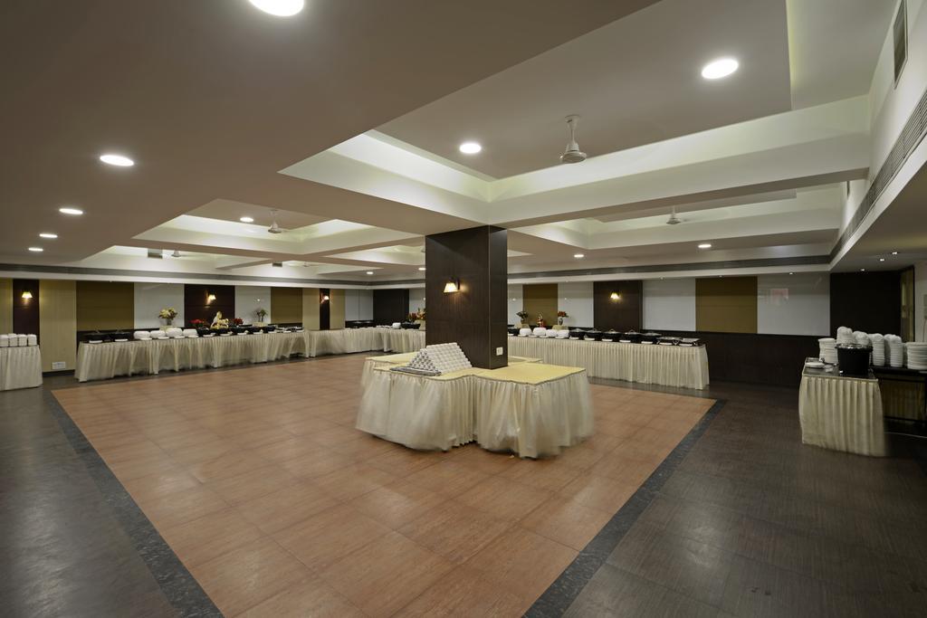 Gcc Hotel And Club Mira-Bhayandar Exterior foto